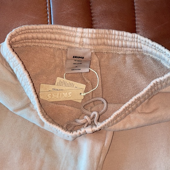 SKIMS Cotton Fleece Jogger (color: Tigers eye) - Picture 7 of 13